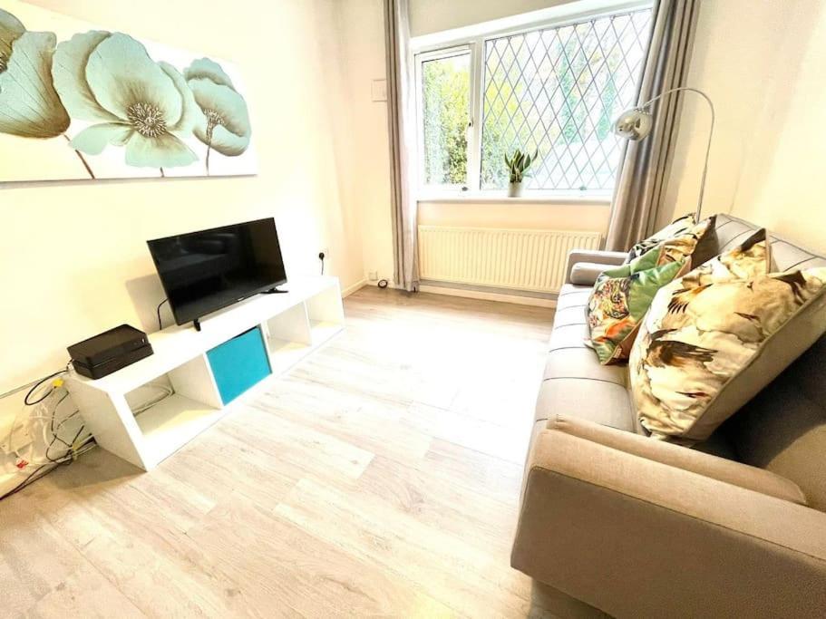 Serene And Cozy 1-Bedroom House With Parking CBG Exteriér fotografie