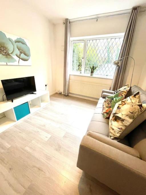 Serene And Cozy 1-Bedroom House With Parking CBG Exteriér fotografie
